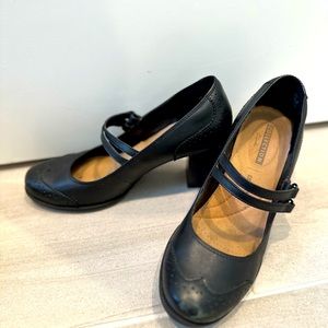 Clarks Mary Jane chunky heel - super comfortable!